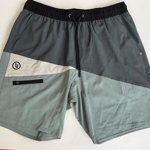 VUORI Kore Gray/Green Colorblock Lined Shorts 8" Performance Stretch Pockets M